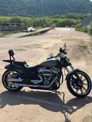 HARLEY-DAVIDSON SOFTAIL BREAKOUT 114 